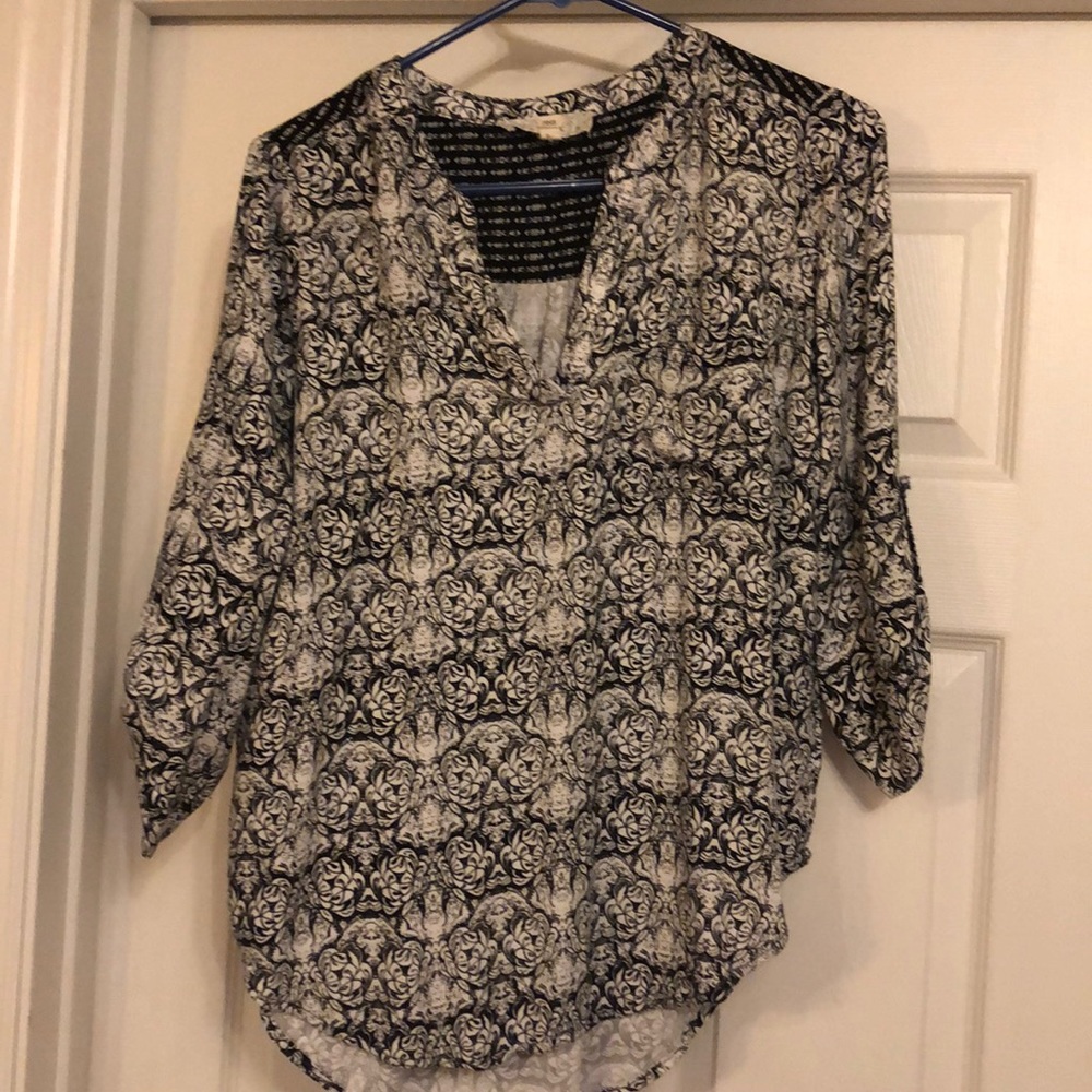 Black and white 3/4 sleeve blouse